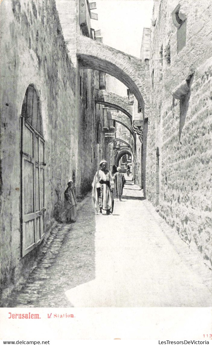 ISRAEL - Jérusalem - Quelques Habitants De La Ville Dans Une Ruelle -  Carte Postale Ancienne - Israël