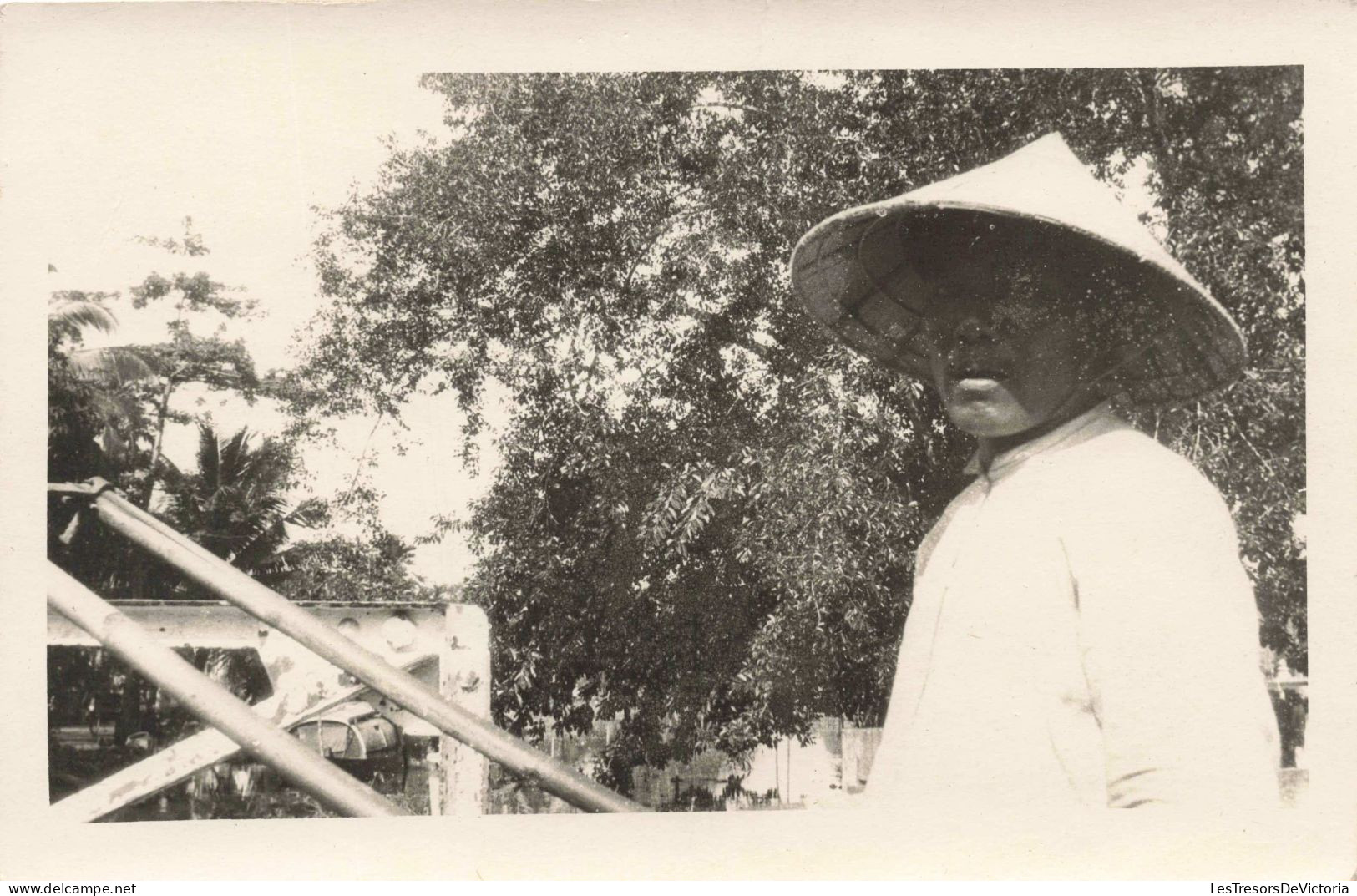 PHOTGRAPHIE - Un Paysan Avec Un Chapeau Chinois - Carte Postale Ancienne - Photographs