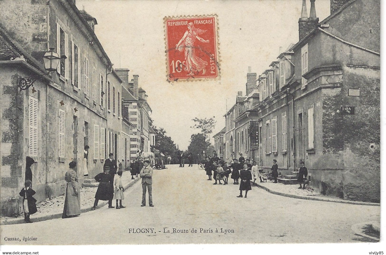 89 - FLOGNY - T.Belle Vue Animée De La Route De PARIS à LYON  ( Attelage Avec Cheval ) - Flogny La Chapelle