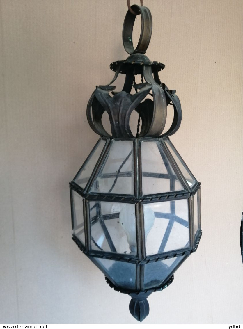 UNE ANCIENNE LANTERNE ELECTRIFIE - Luminaires & Lustres