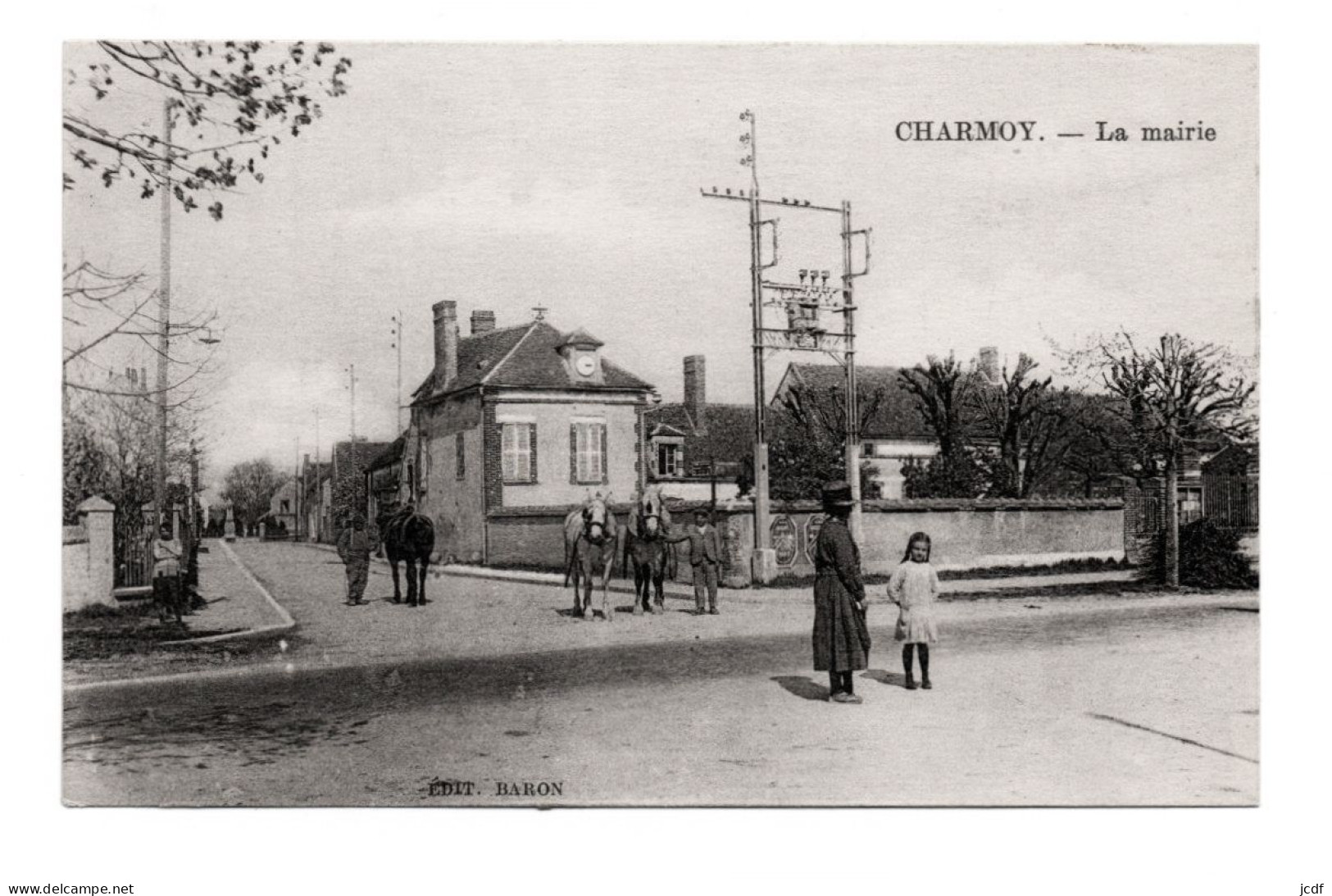 89 CHARMOY La Mairie - Edit Baron - Chevaux Et Charretiers - Panneaux Indicateurs Citroën Sur Le Mur - Env Migennes - Charmoy