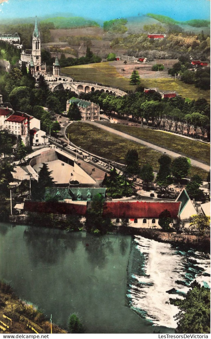 FRANCE - Lourdes - La Basilique - La Basilique Souterraine Pie X Avec Le Gave - Carte Postale Ancienne - Lourdes