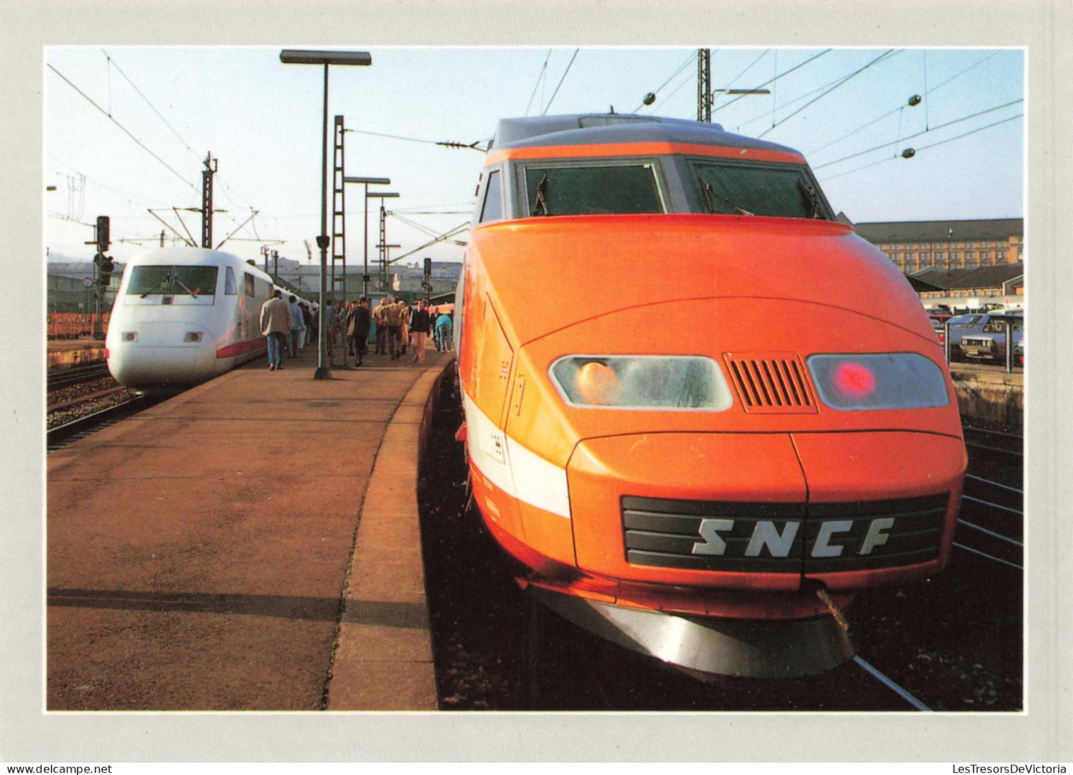 TRANSPORT - Weltrekordzug ICE V (406.9km/h) Neben TGV (380km/h) - Carte Postale - Eisenbahnen