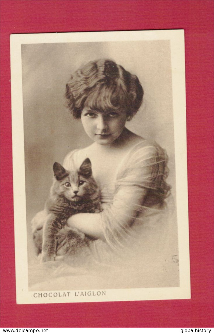 XB1054 JEUNE FILLE, ENFANT, GIRL FAMOUS MODEL OF THE 1920 ERA KATHERINE ASHTON WITH HER CAT - Portraits