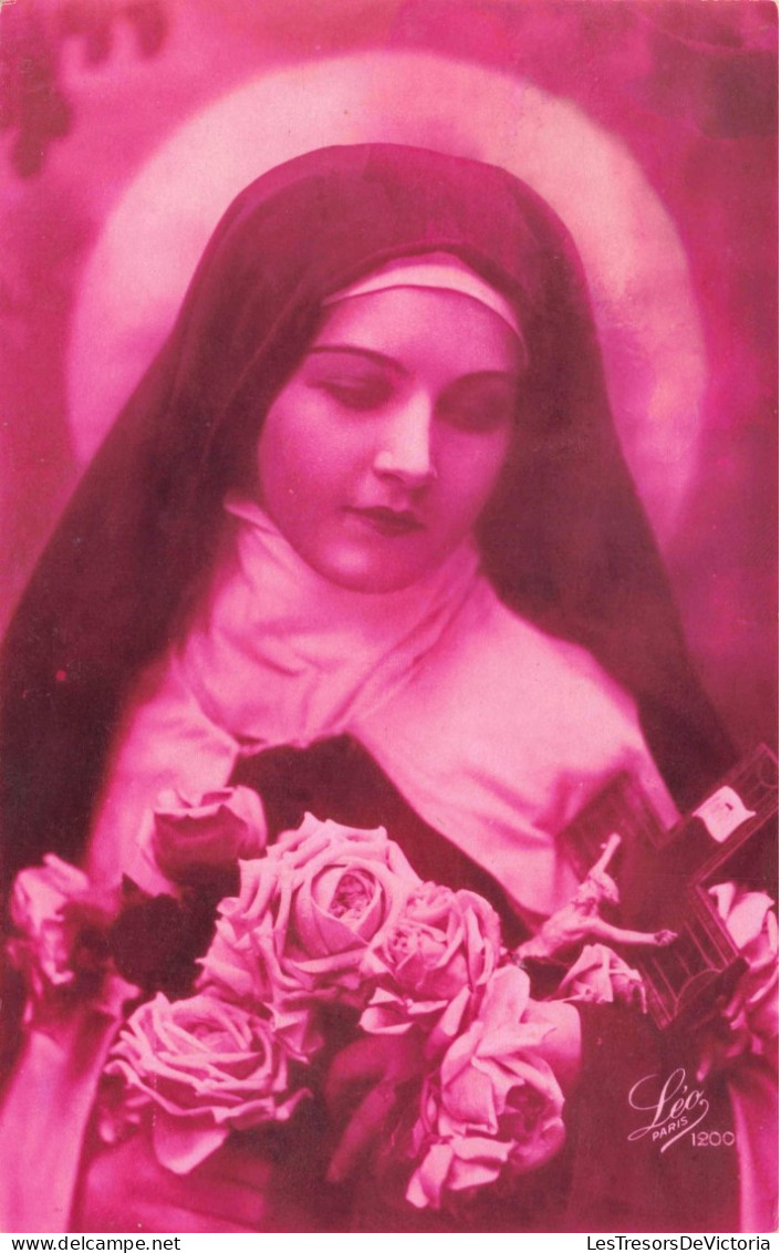 RELIGION - Christianisme - Une Nonne Tenant Un Bouquet De Fleurs - Carte Postale Ancienne - Santi