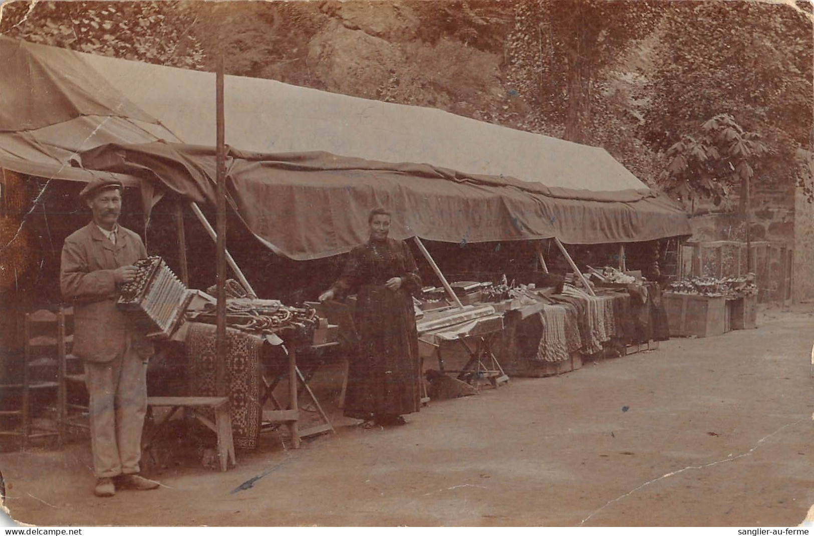 CPA 11 ALET LES BAINS  / CARTE PHOTO / MARCHANDS SUR LA PLAGE / JOUEUR D'ACCORDEON - Sonstige & Ohne Zuordnung