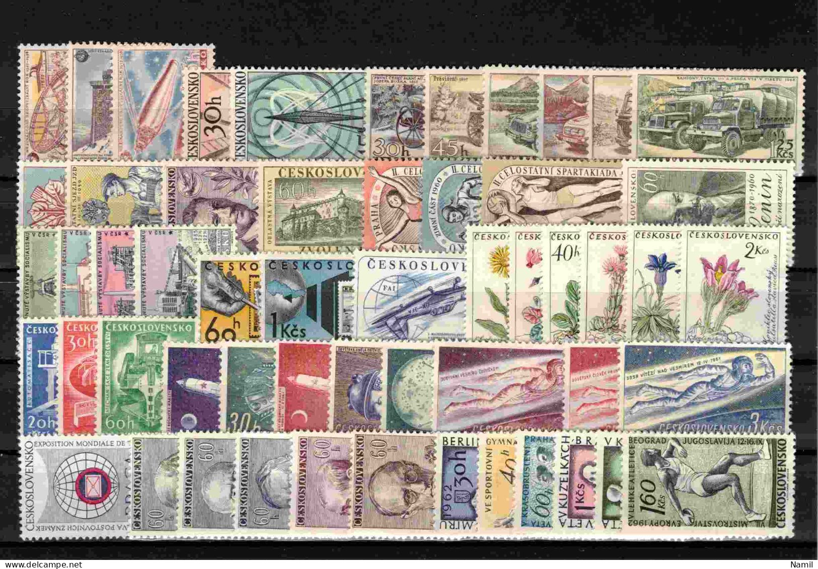 * Tchécoslovaquie 1957-61, Lot Avec Timbres Neufs Avec Charniere Ou Trace De Charniere Propre, - Collections, Lots & Series