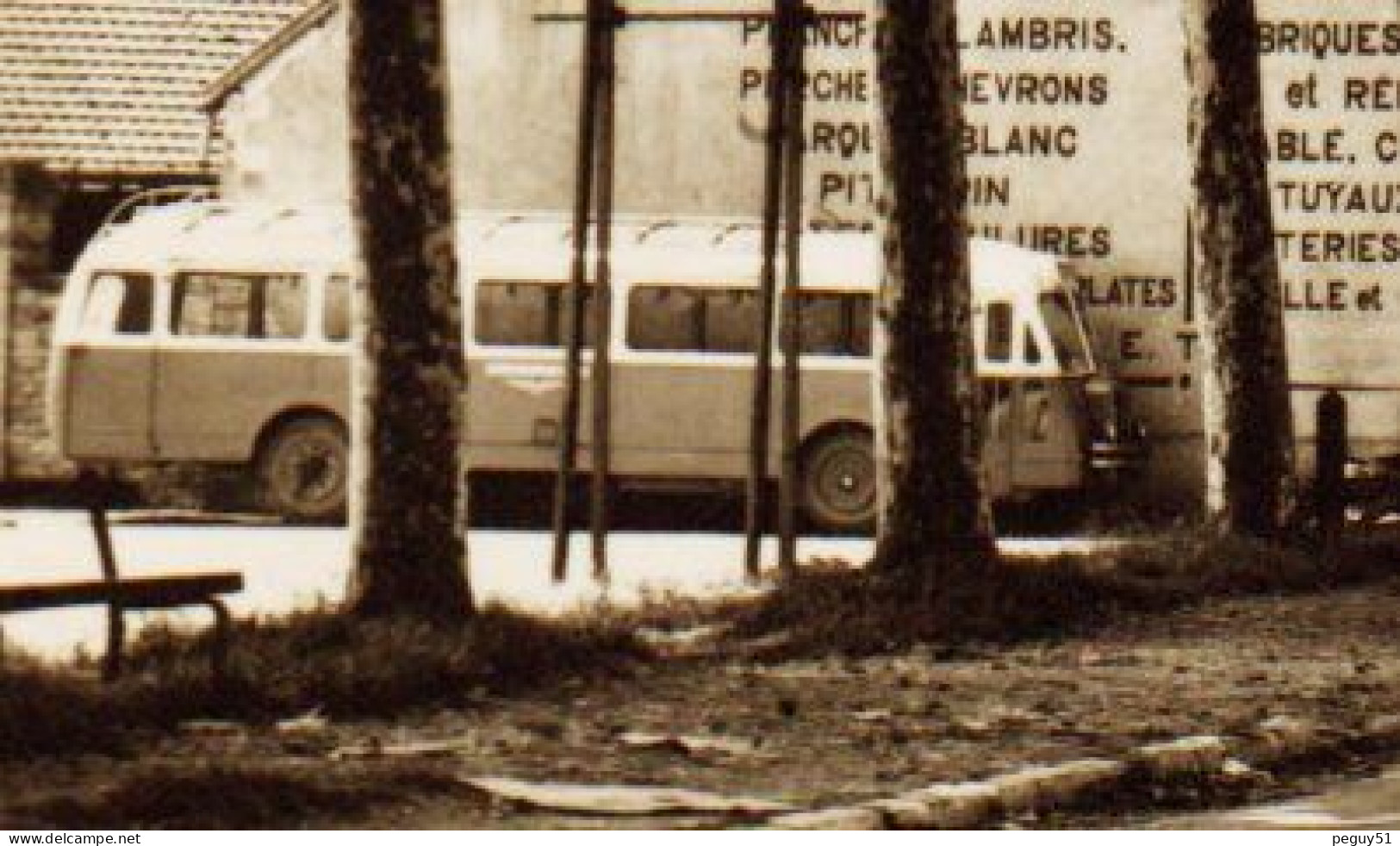 70. Jussey. Avenue De La Gare. Autobus Ancien. Commerces Matériaux De Construction Et Boissons(eaux, Bières). Restaurant - Jussey