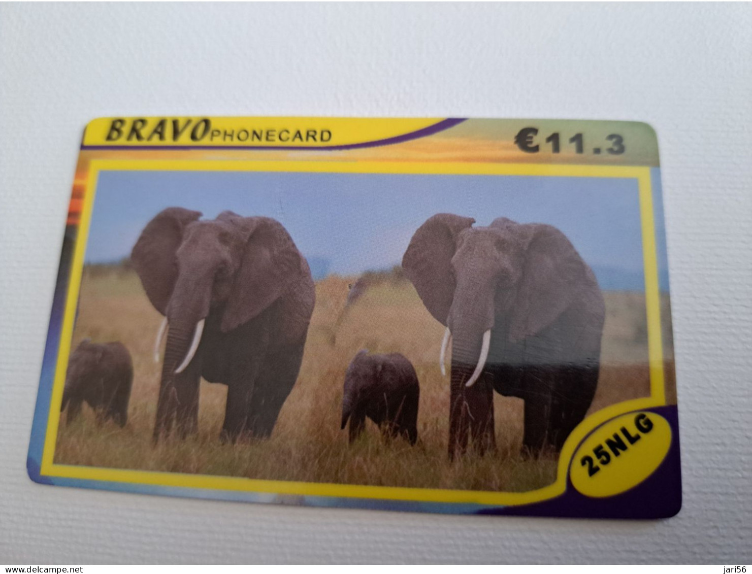 NETHERLANDS /  PREPAID / BRAVO PHONECARDS / ELEPHANTS    /  HFL 25 ,-€ 11,3   USED  ** 15181** - Privadas