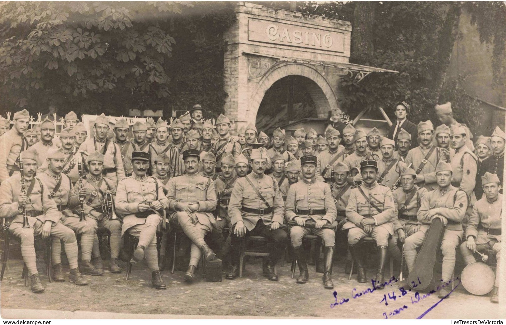 MILITARIA - Des Soldats Posant à L'extérieur Du Casino - Carte Postale Ancienne - Regimente