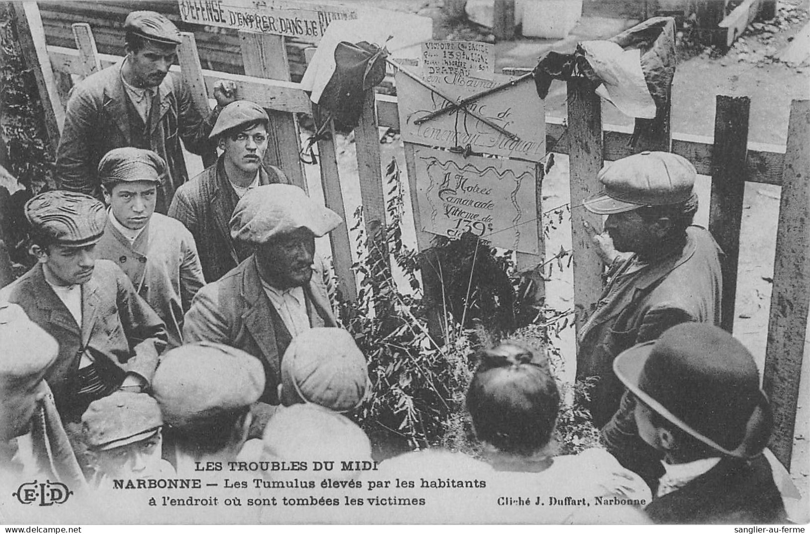 CPA 11 NARBONNE / LES TROUBLES DU MIDI / LES TUMULUS ELEVES PAR LES HABITANTS - Andere & Zonder Classificatie