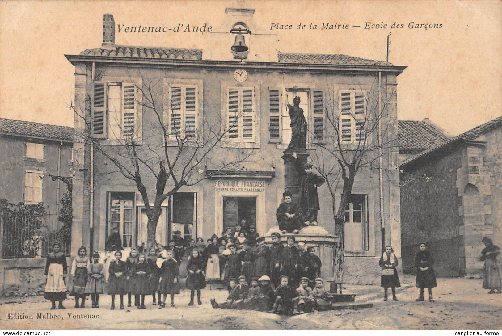 CPA 11 VENTENAC D'AUDE / PLACE DE LA MAIRIE / ECOLE DES GARCONS - Other & Unclassified