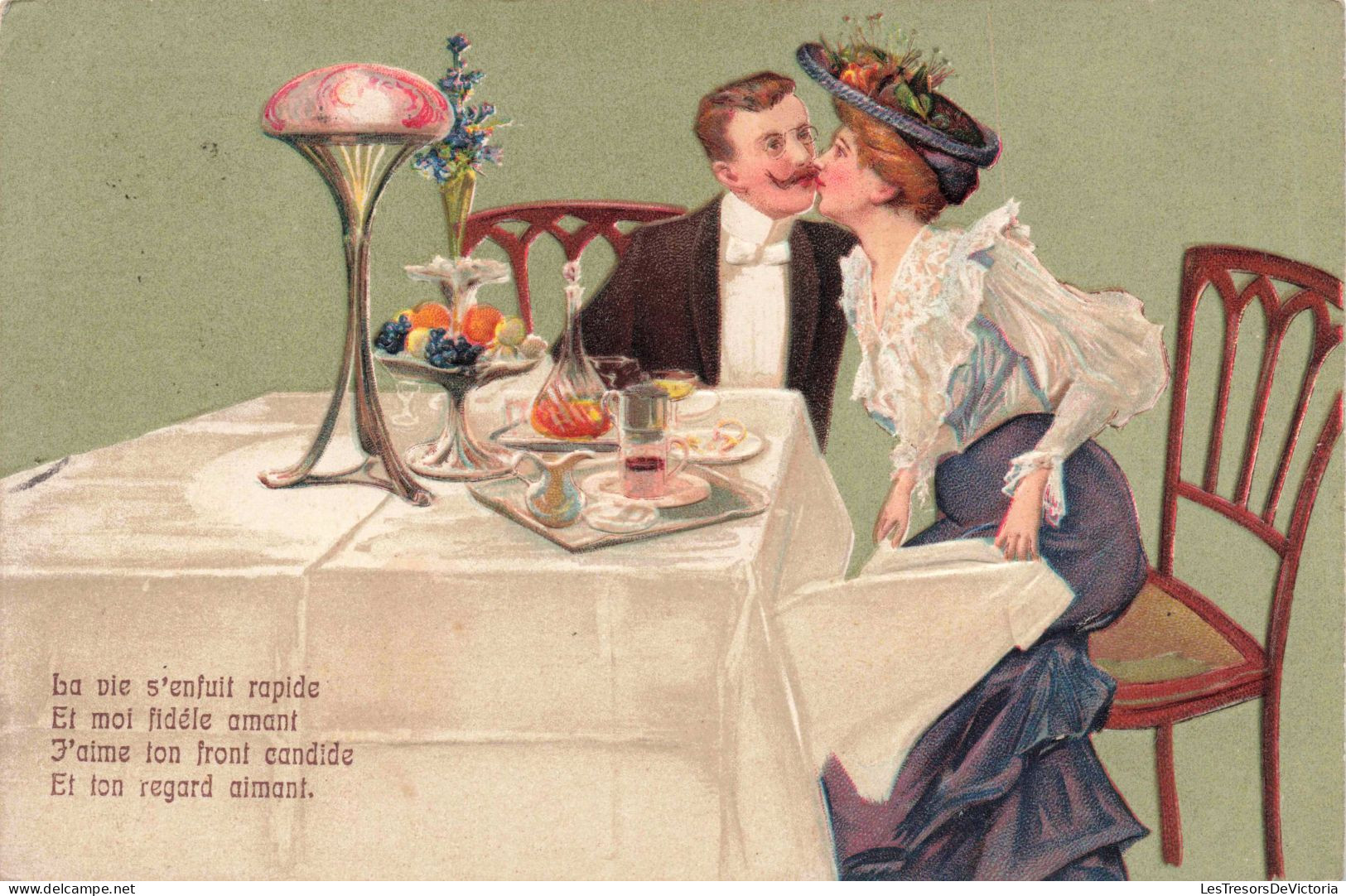 ILLUSTRATION - L'épouse Embrasse Son Mari à Table - Colorisé - Carte Postale Ancienne - Photographie