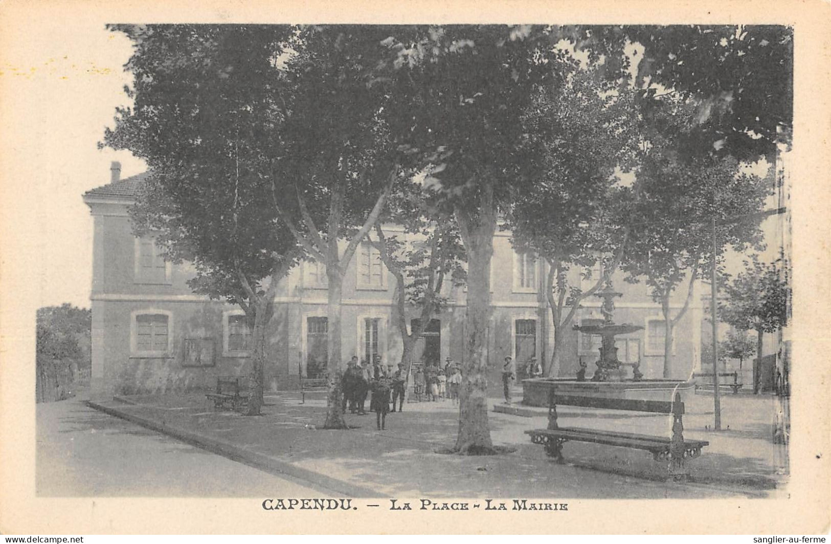 CPA 11 CAPENDU / LA PLACE ET LA MAIRIE - Other & Unclassified