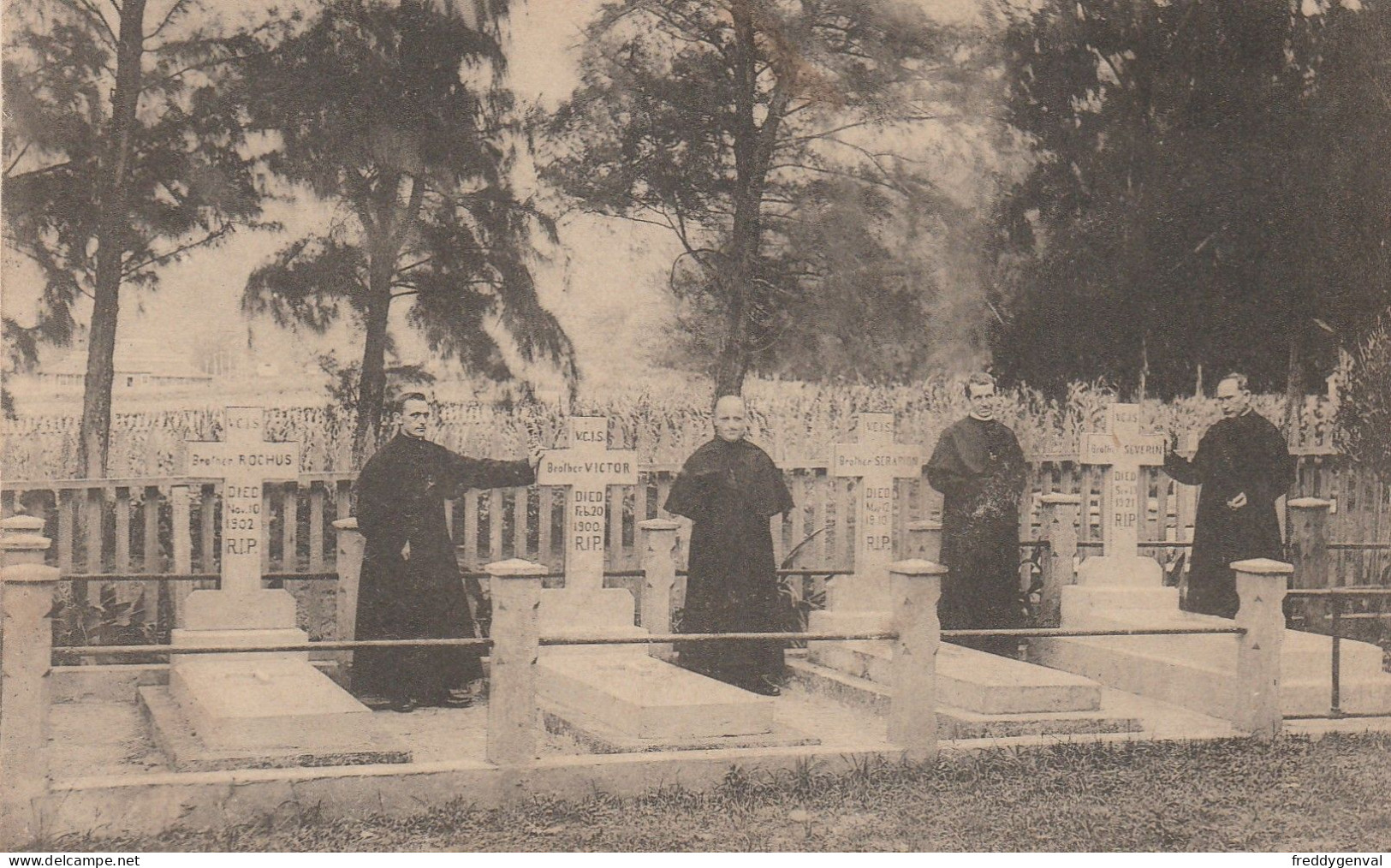 MOLOKAI CIMETIERE ET TOMBES DES FRERES A KALAWAO - Molokai