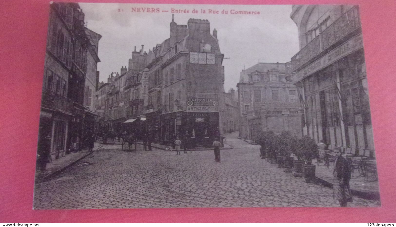 NEVERS ENTREE RUE COMMERCE - Nevers