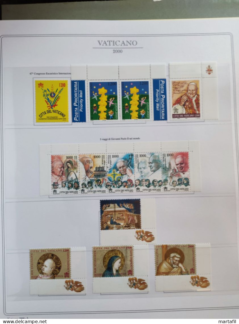 Collezione VATICANO 1978/2012 MNH ** montata su 2 album (GBE e Marini), 99,9% completa.