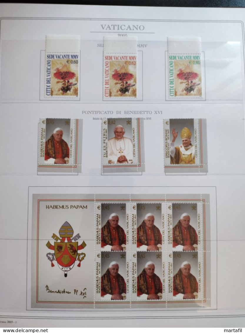 Collezione VATICANO 1978/2012 MNH ** montata su 2 album (GBE e Marini), 99,9% completa.