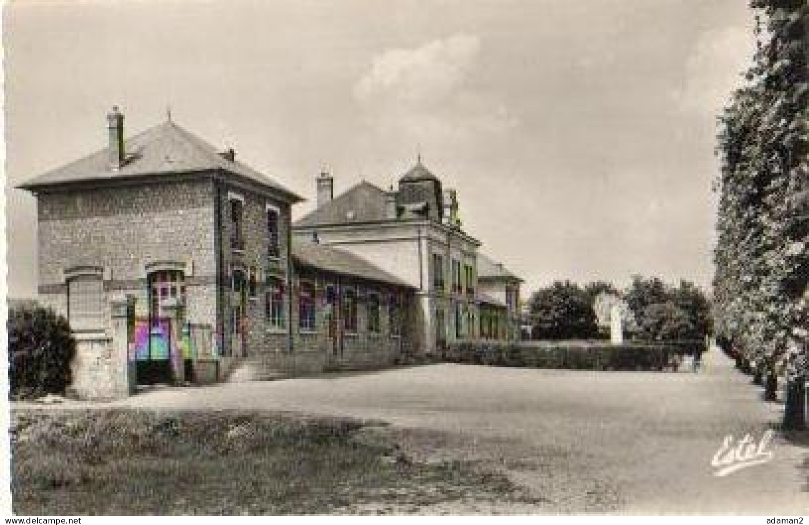 GARGENVILLE.Mairie , Groupe Scolaire Et Monument - Gargenville