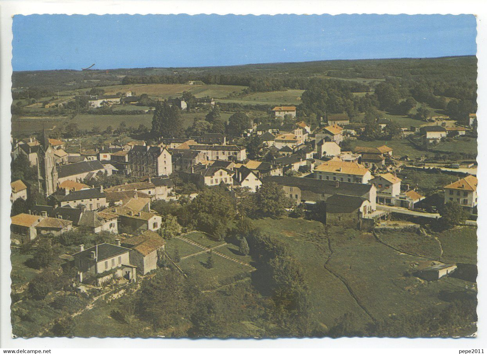 CPSM 46 Lot - LATRONQIERE - Vue Générale Aérienne - Peu Commune - Ed. Sofer - Latronquiere