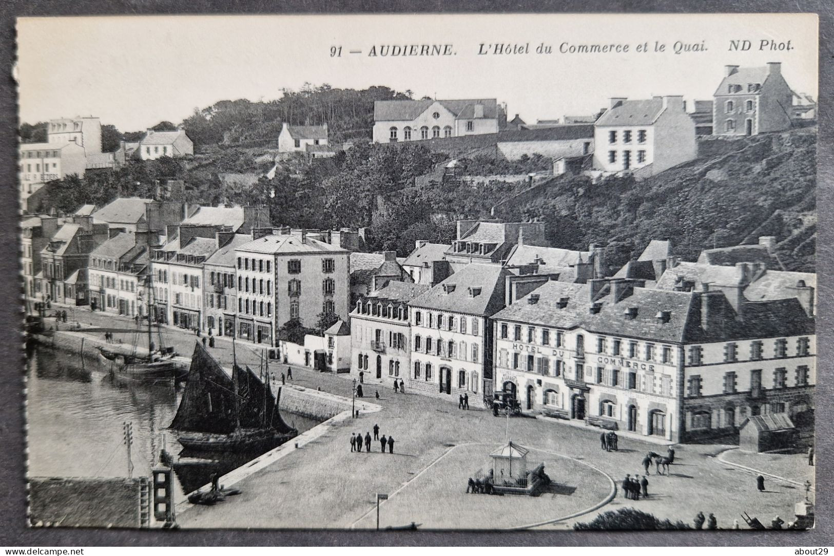 CPA 29 AUDIERNE - L'Hôtel Du Commerce T Le Quai - Edit ND 91 - Réf. P 243 - Audierne