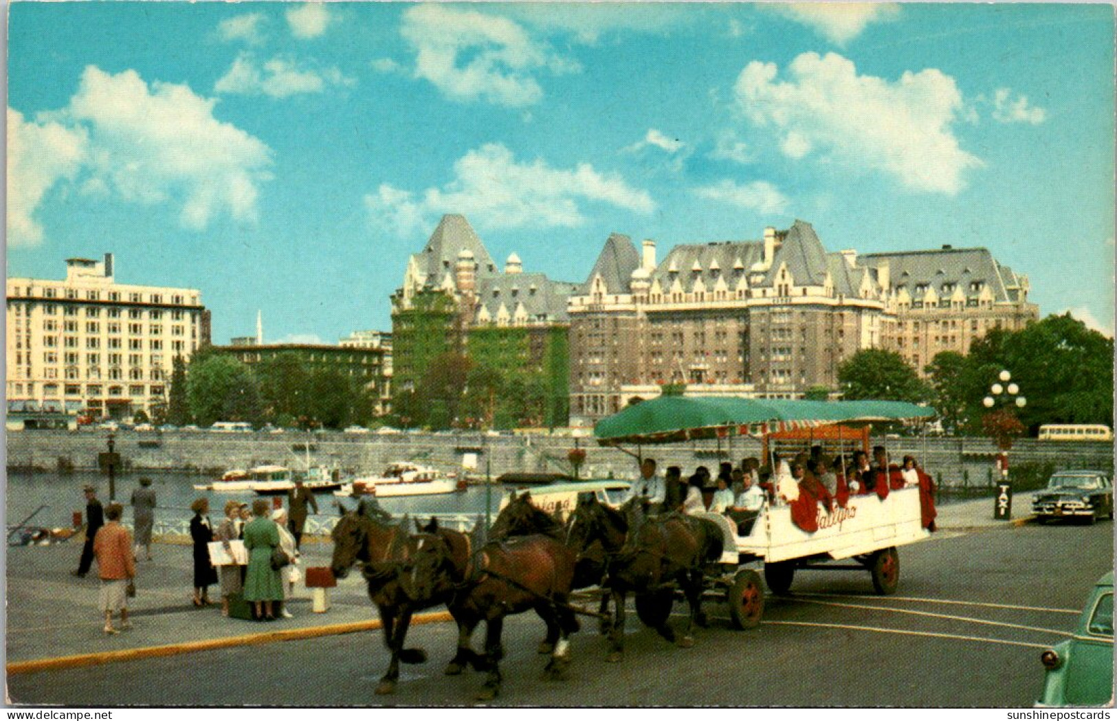 Canada Victoria Tallyho With Empress Hotel And Causeway In The Background - Victoria