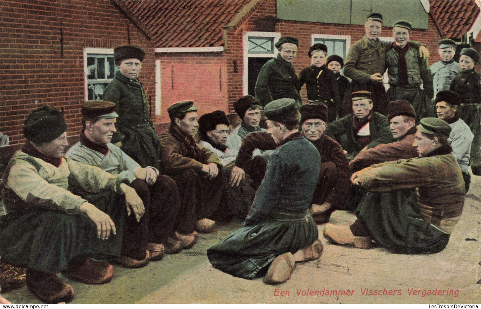 PHOTOGRAPHIE - Een Volendammer Visschers Vergadering - Colorisé - Carte Postale Ancienne - Fotografie