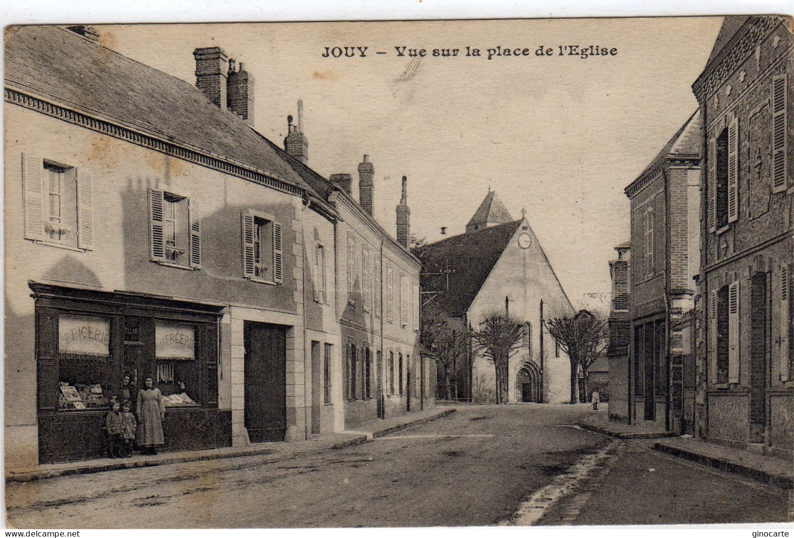 Jouy Vue Sur La Place De L'eglise - Jouy