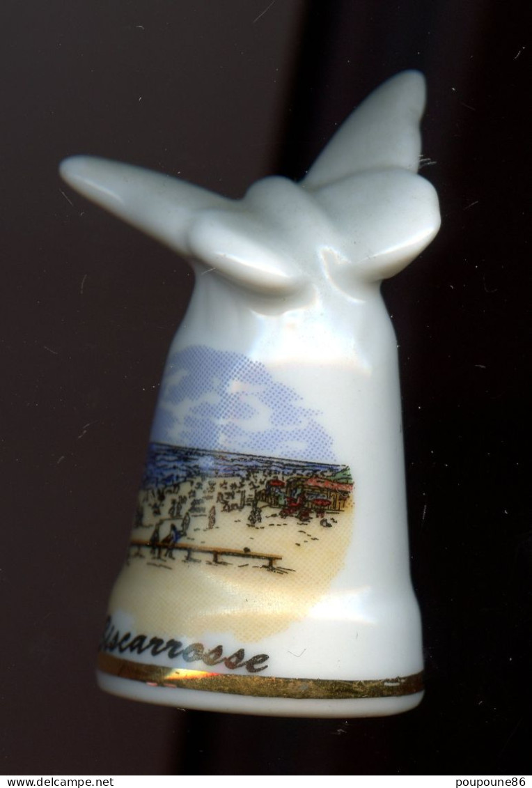 DÉ A COUDRE EN PORCELAINE -- BISCAROSSE - LANDES  40 -  PAPILLON SUR LE DESSUS - Dedales