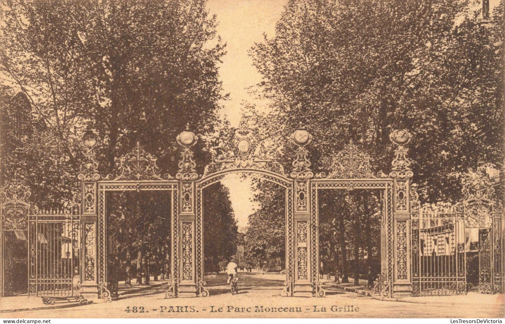 FRANCE - Paris - Le Parc Monceau La Nuit - La Grille - Carte Postale Ancienne - Parks, Gärten