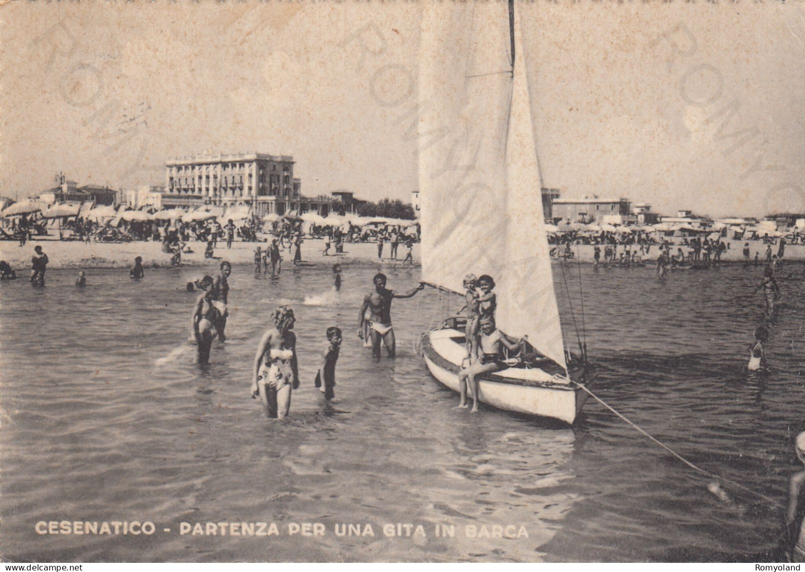 CARTOLINA  CESENATICO,CESENA,EMILIA ROMAGNA-PARTENZA PER UNA GITA IN BARCA-MARE,SOLE,SPIAGGIA,VACANZA,VIAGGIATA 1956 - Cesena