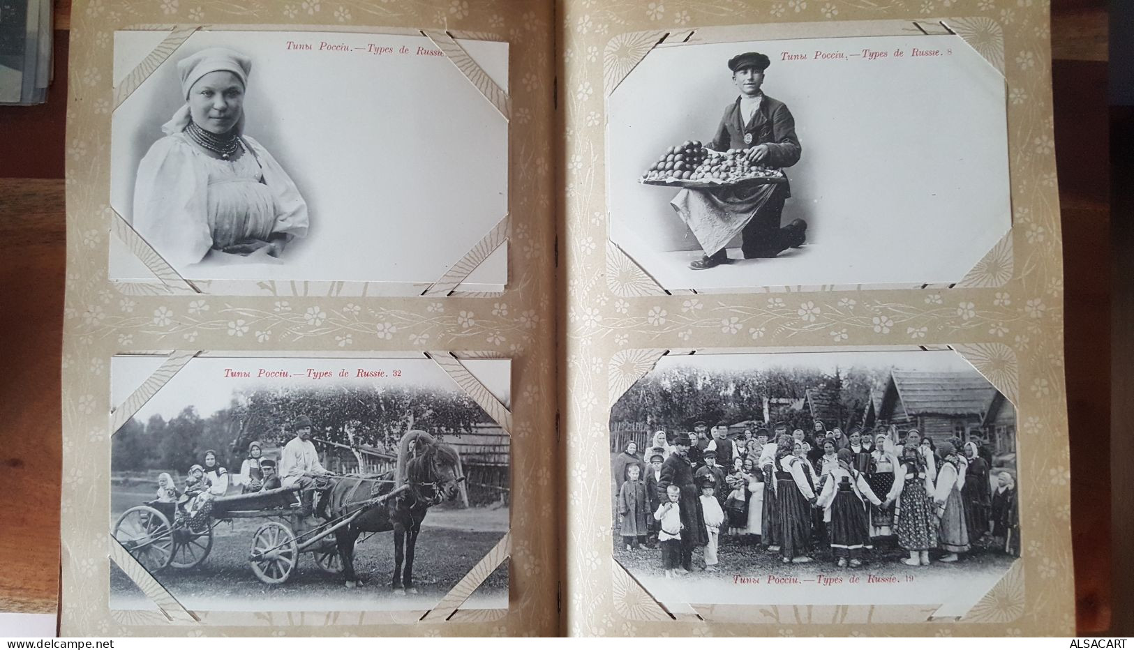 tres bel album de famille de russie , couverture style art nouveau ,  environs cent cartes
