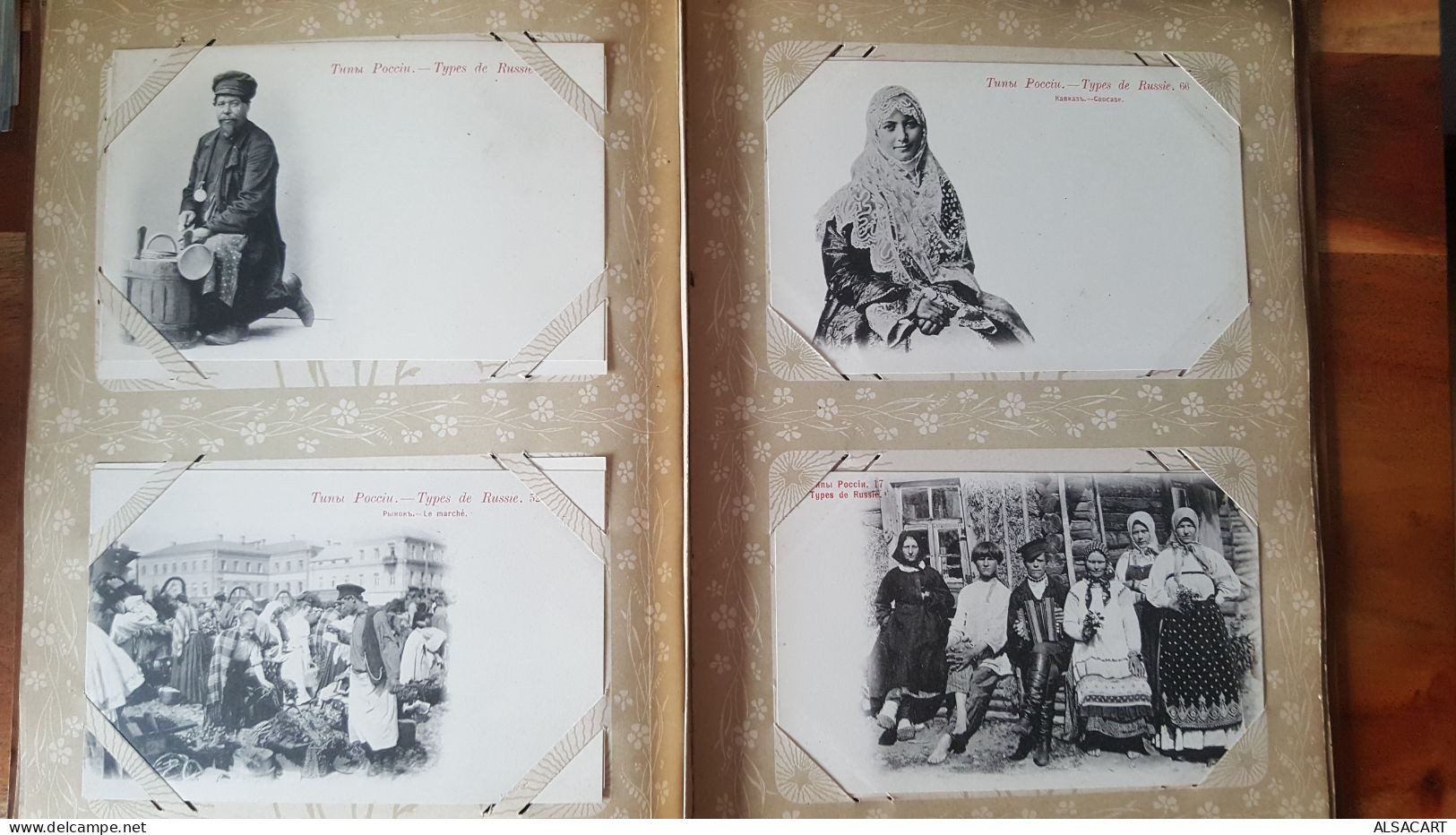 tres bel album de famille de russie , couverture style art nouveau ,  environs cent cartes