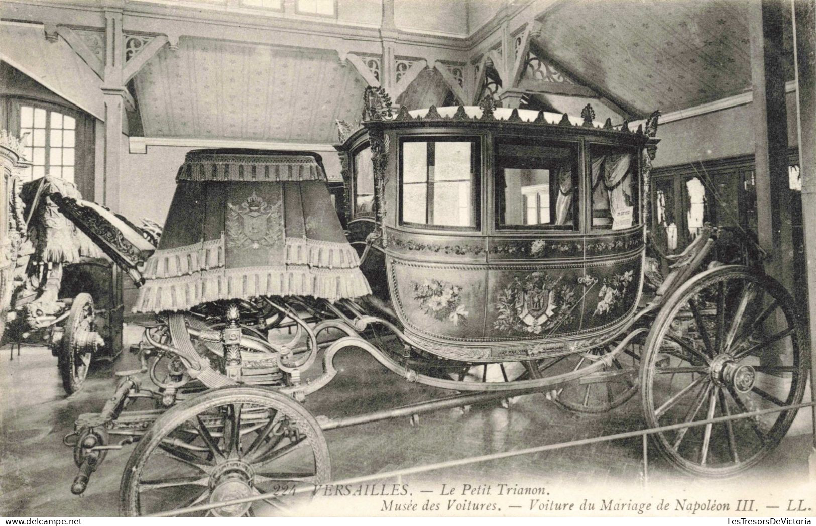 FRANCE - Versailles - Le Petit Trianon - Voiture Du Mariage De Napoléon III - LL - Carte Postale Ancienne - Versailles (Schloß)