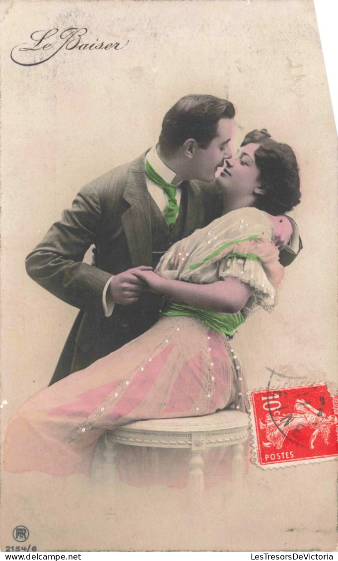 PHOTOGRAPHIE - Le Baiser - Couple - Colorisé - Carte Postale Ancienne - Fotografie