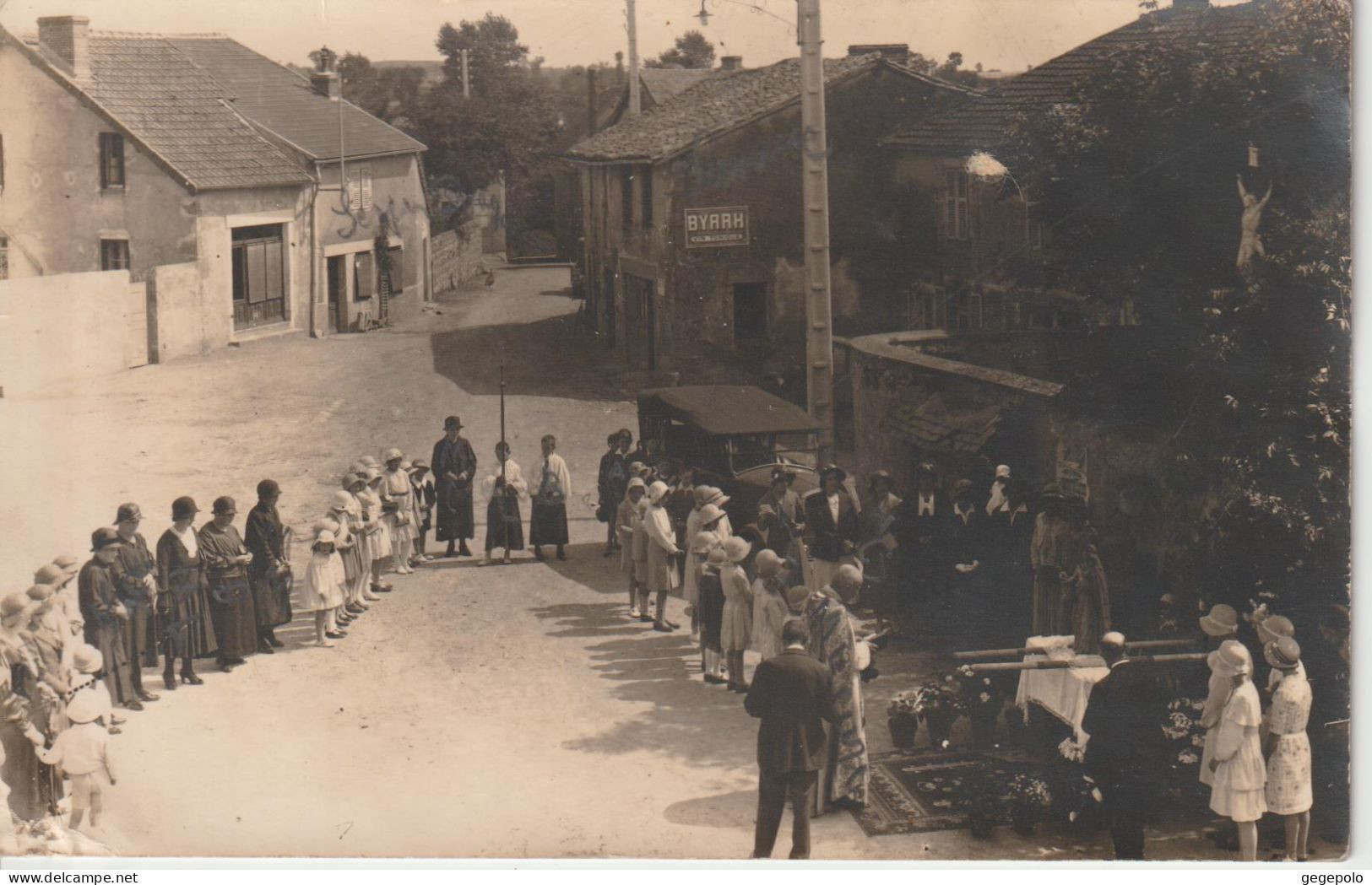 Un Enterrement Dans Un Village à Localiser   ( Carte Photo  ) - Zu Identifizieren