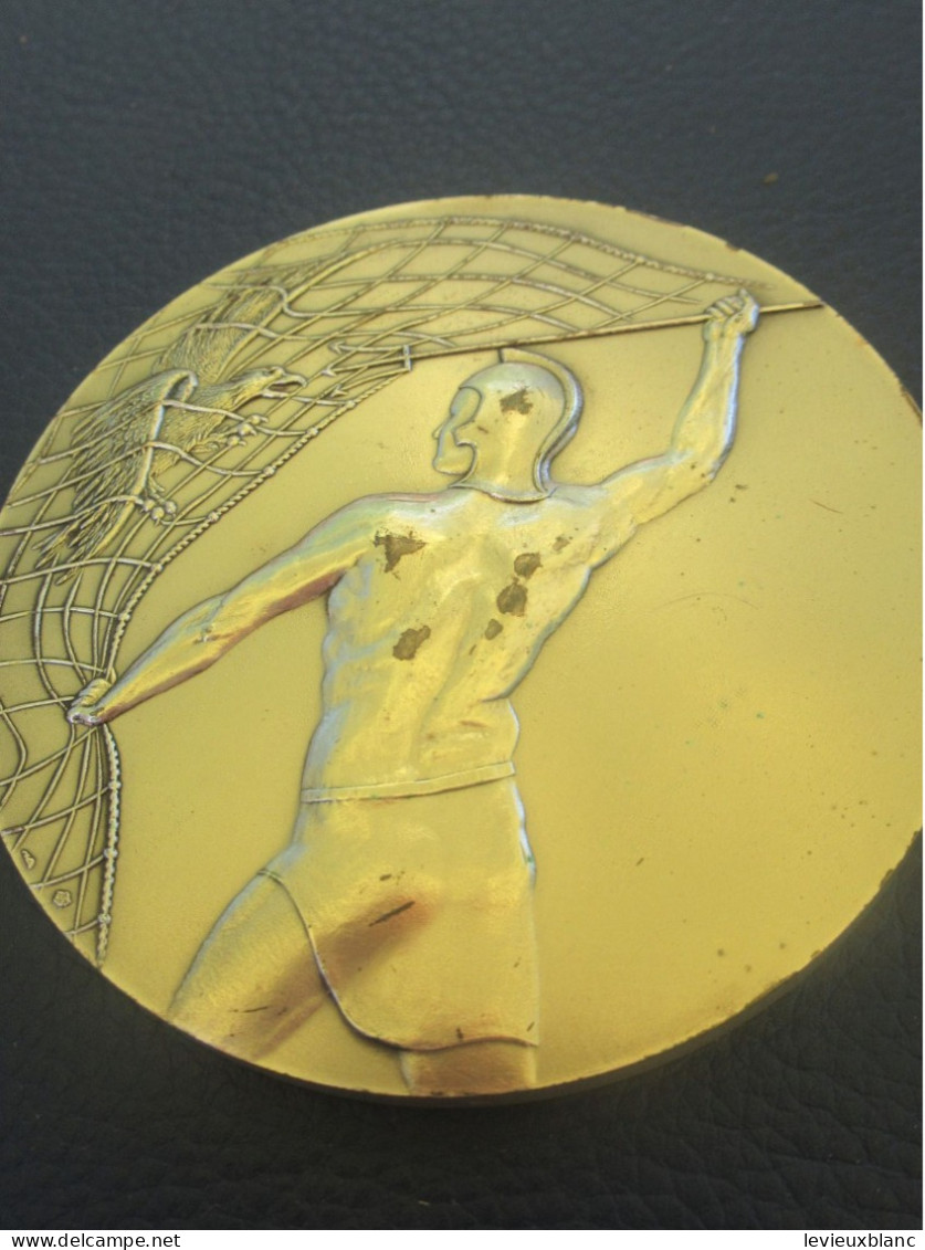 Médaille De Table/Rétiaire Avec Filet Et Trident Combattant Un Aigle/Bronze Avec Poinçon/Date Indéterminé       MED472 - Frankreich