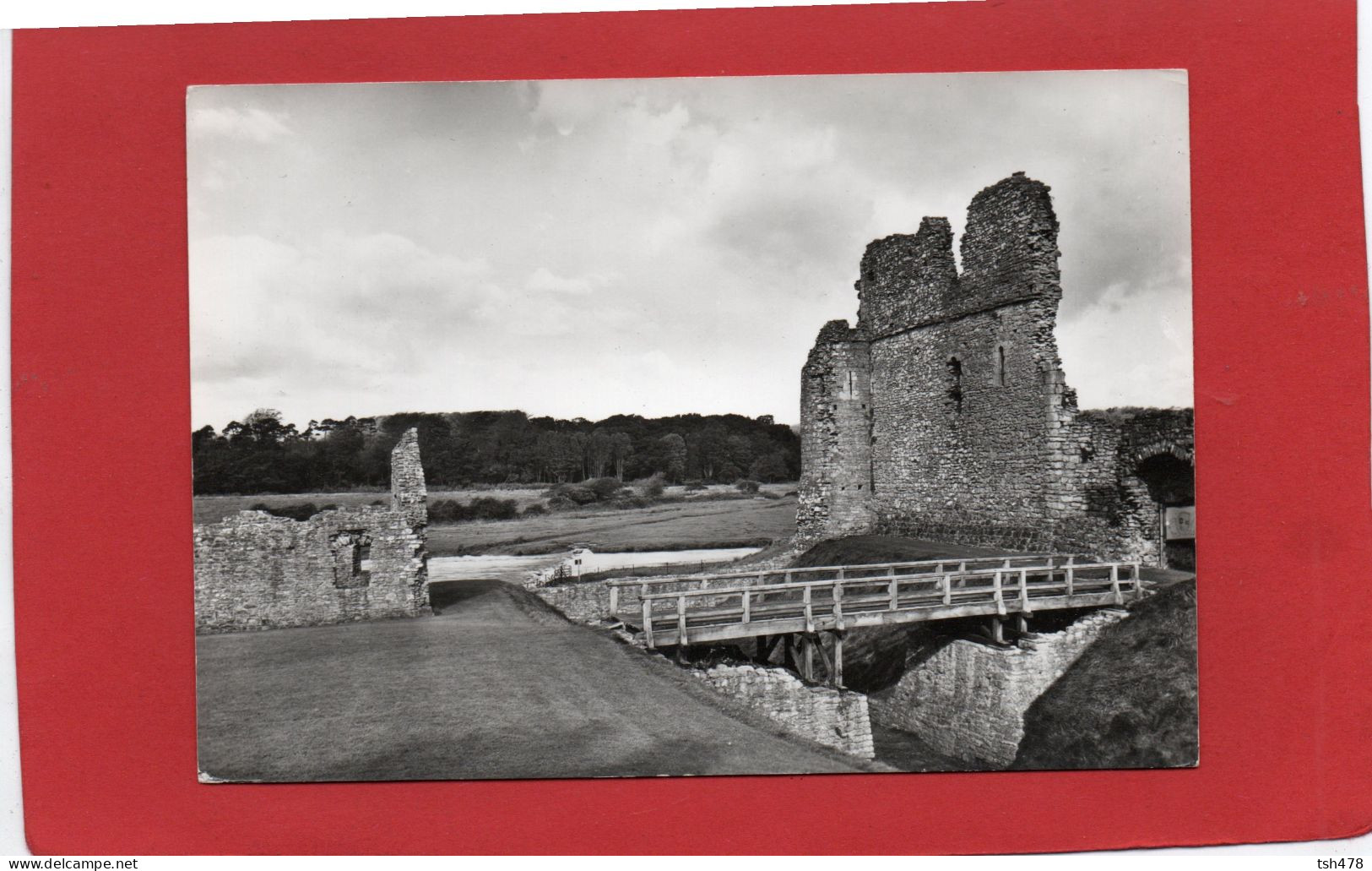 PAYS DE GALLES----Ogmore Castle GLAMORGAN--The Outer Ward Looking North--voir 2 Scans - Glamorgan