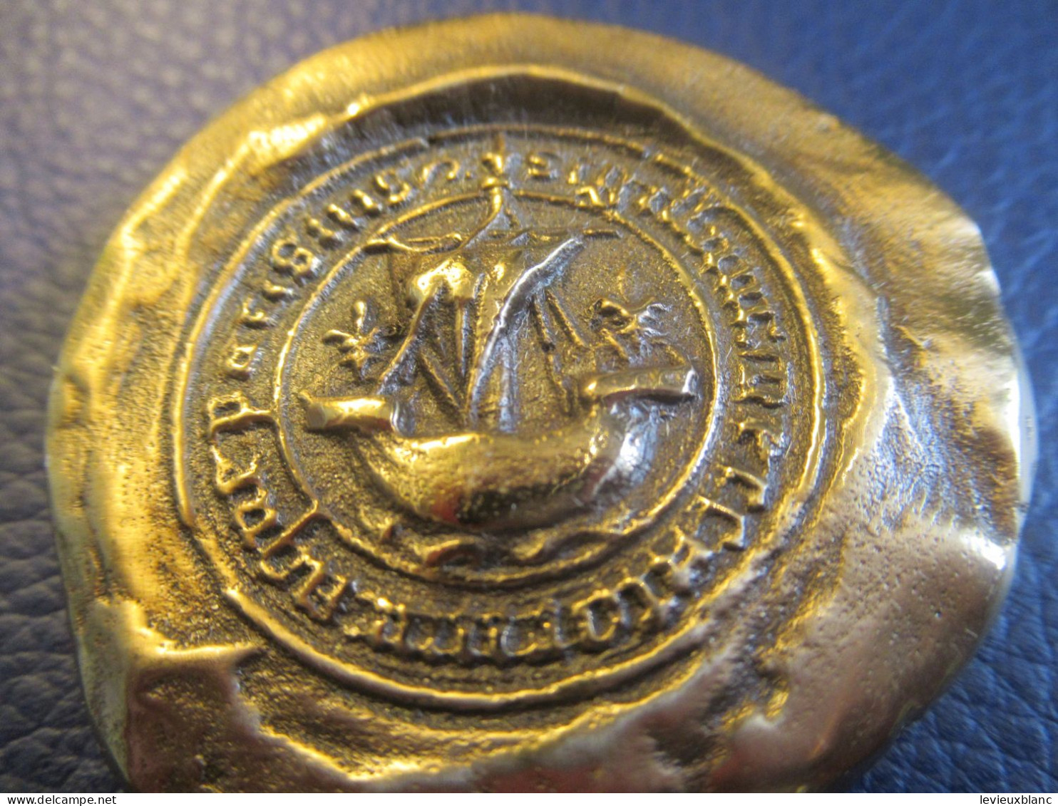 Médaille / Sceau De Paris Avec Boitier Et Notice /Bronze Avec Poinçon/Musée Du Louvre/Date à Déterminer    MED473 - France