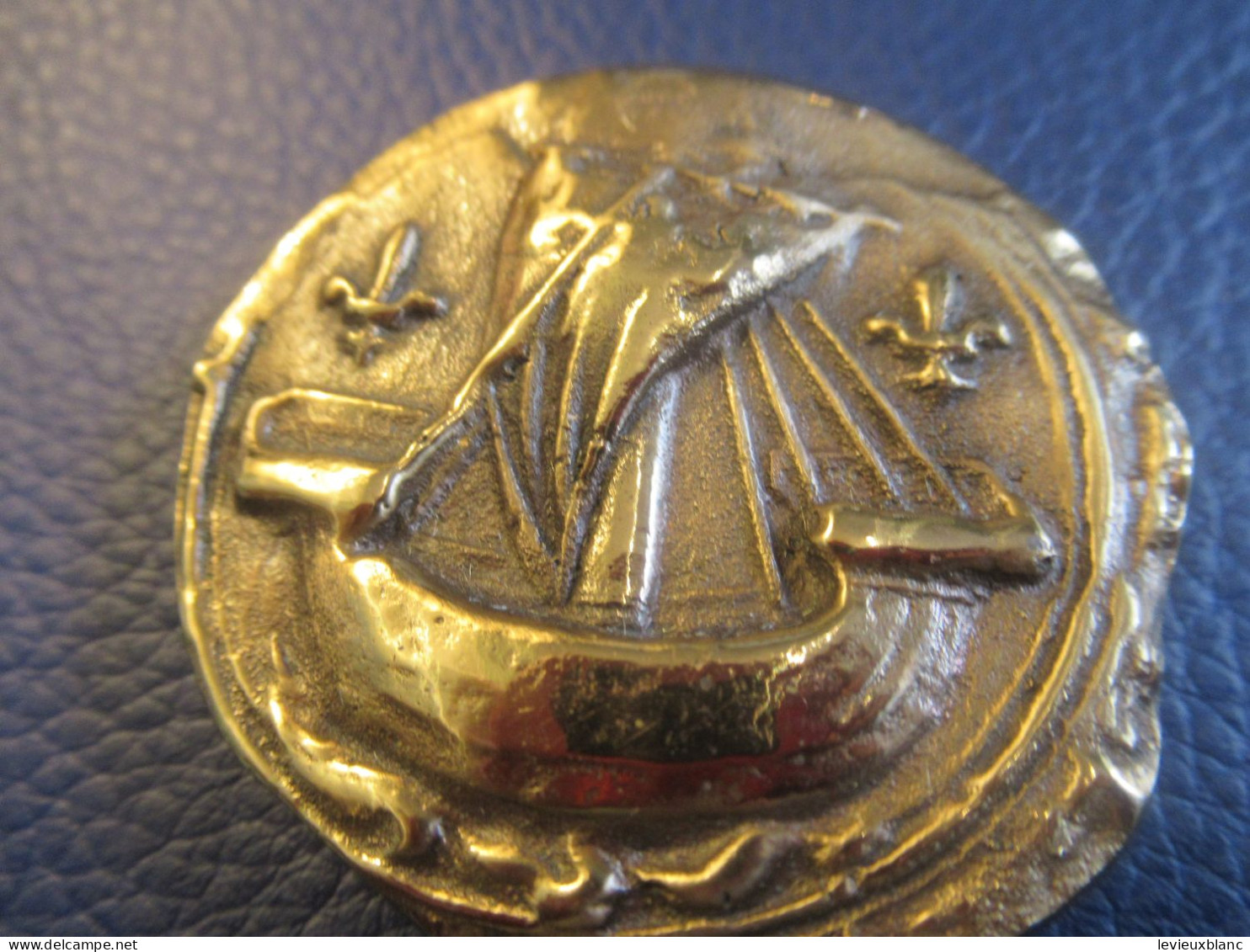 Médaille / Sceau De Paris Avec Boitier Et Notice /Bronze Avec Poinçon/Musée Du Louvre/Date à Déterminer    MED473 - Frankrijk