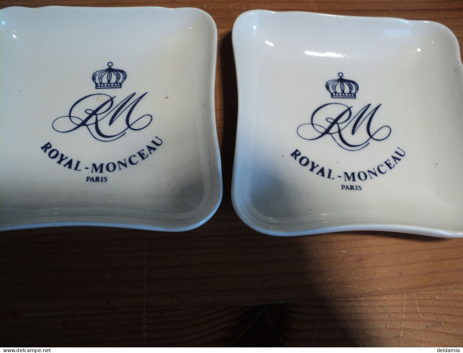 PAIRE DE CENDRIERS OU VIDES POCHES HOTEL ROYAL MONCEAU PARIS. ANNEES 70  ? CARRES. - Ashtrays