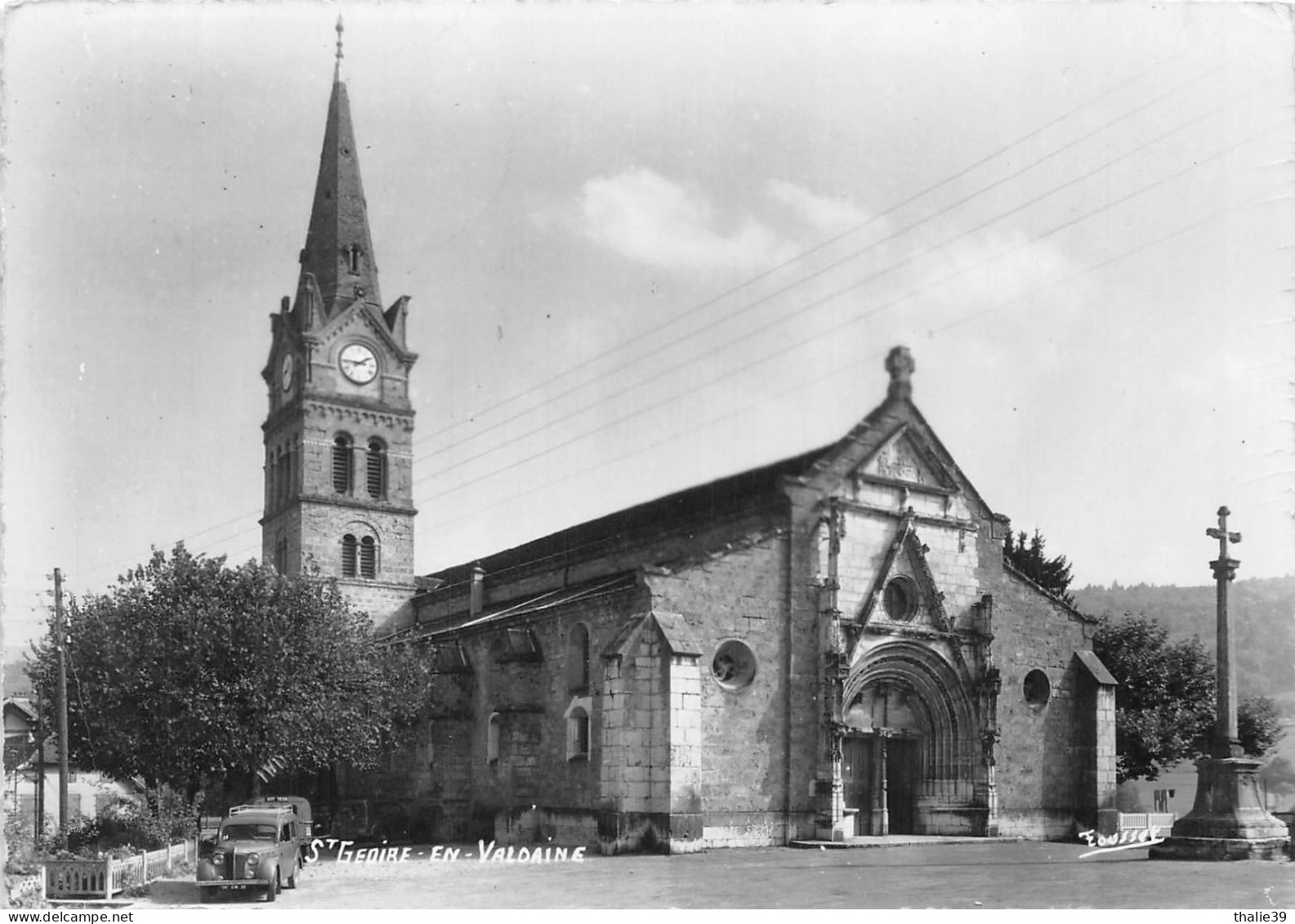 Saint St Geoire En Valdaine église Croix Voiture à Identifier - Saint-Geoire-en-Valdaine