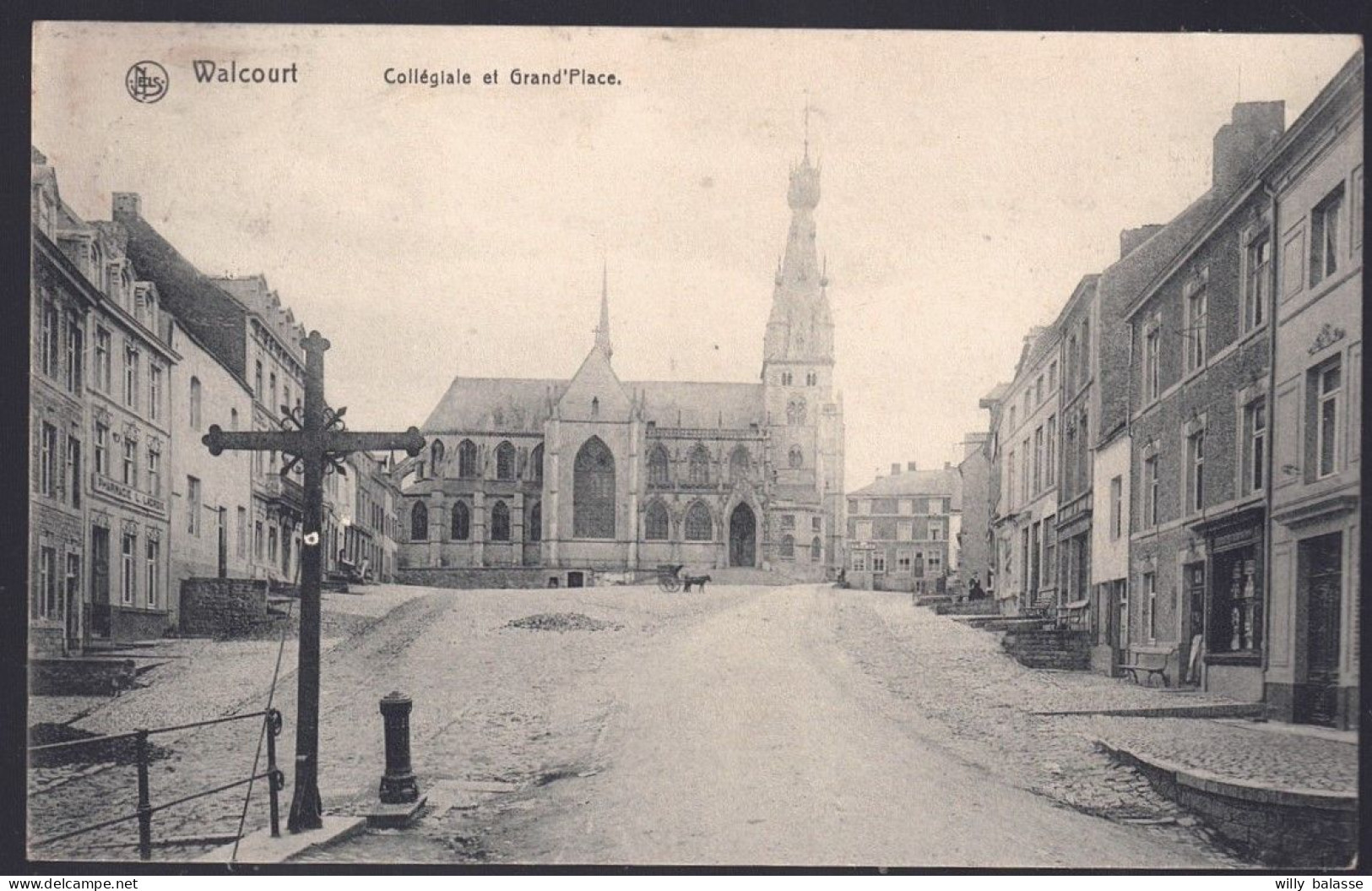 +++ CPA - WALCOURT - Collégiale Et Grand'Place  // - Walcourt