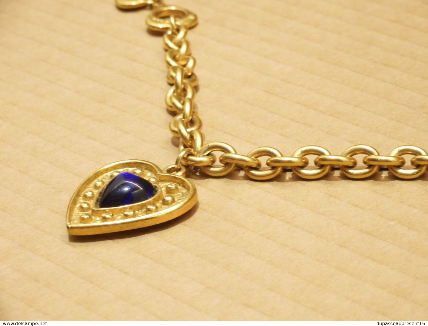 -BRACELET BRELOQUE COEUR YVES SAINT LAURENT années 90 Métal doré résine Bleue    E