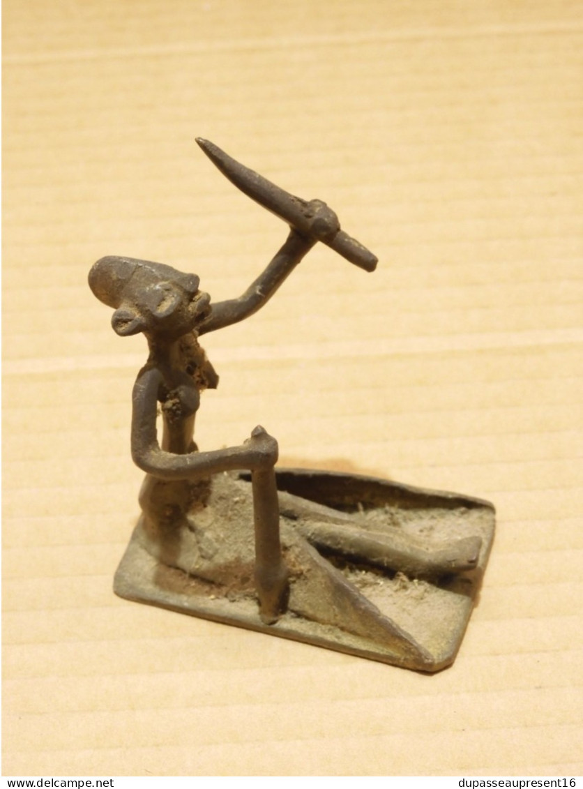 -ANCIEN PETIT BRONZE AFRICAIN STATUETTE JUS De GRENIER PATINE ANCIENNE   E - Art Africain