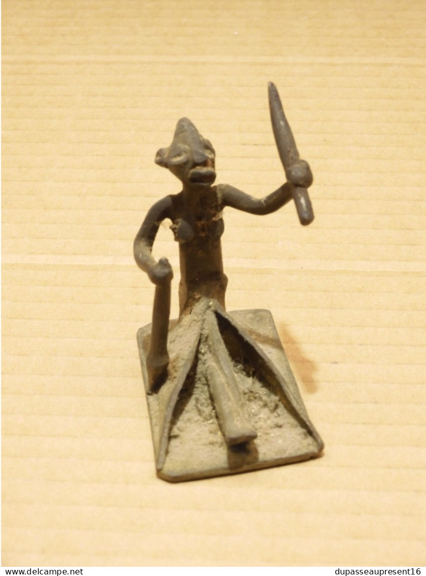 -ANCIEN PETIT BRONZE AFRICAIN STATUETTE JUS de GRENIER PATINE ANCIENNE   E