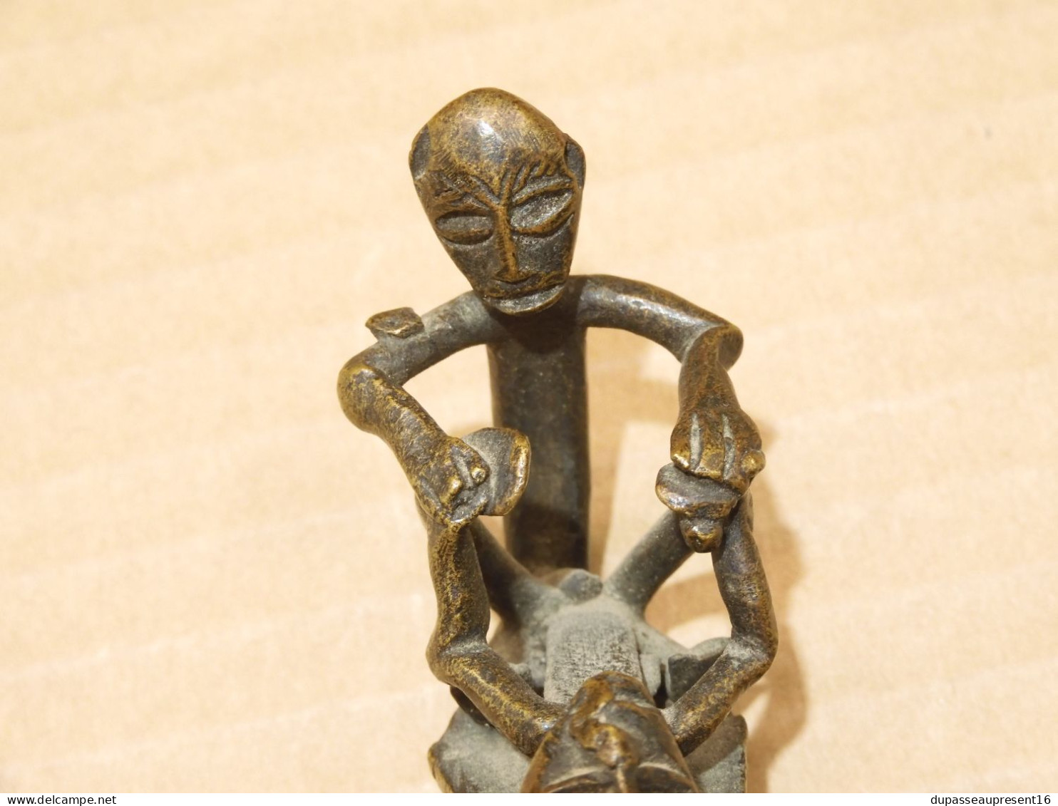 -ANCIEN PETIT BRONZE AFRICAIN EROTIQUE JUS de GRENIER PATINE ANCIENNE   E