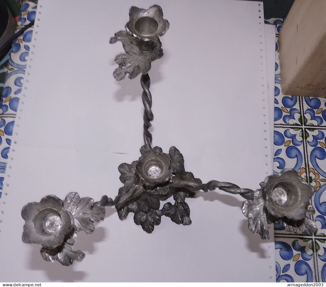 RARE ANCIEN BOUGEOIR CHANDELIER 4 FEUX EN ETAIN TOUT CISELE EN TBE PROPRE - Etains