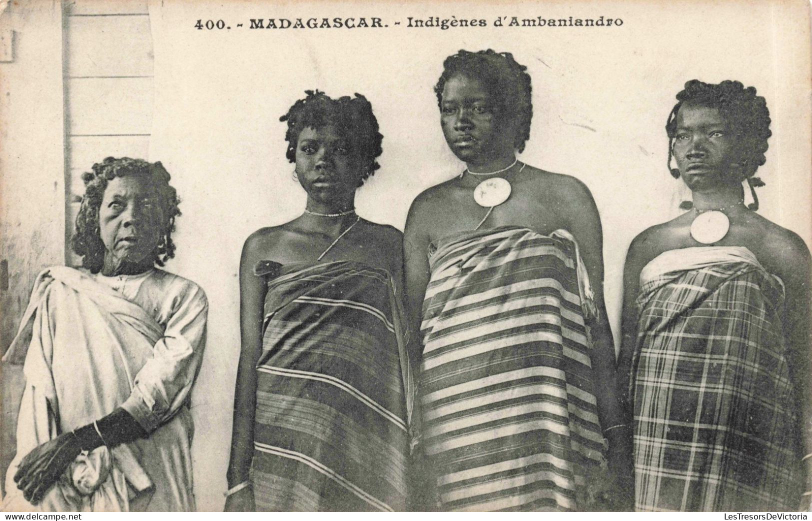 MADAGASCAR - Indigènes D'Ambaniandro -  Carte Postale Ancienne - Madagascar
