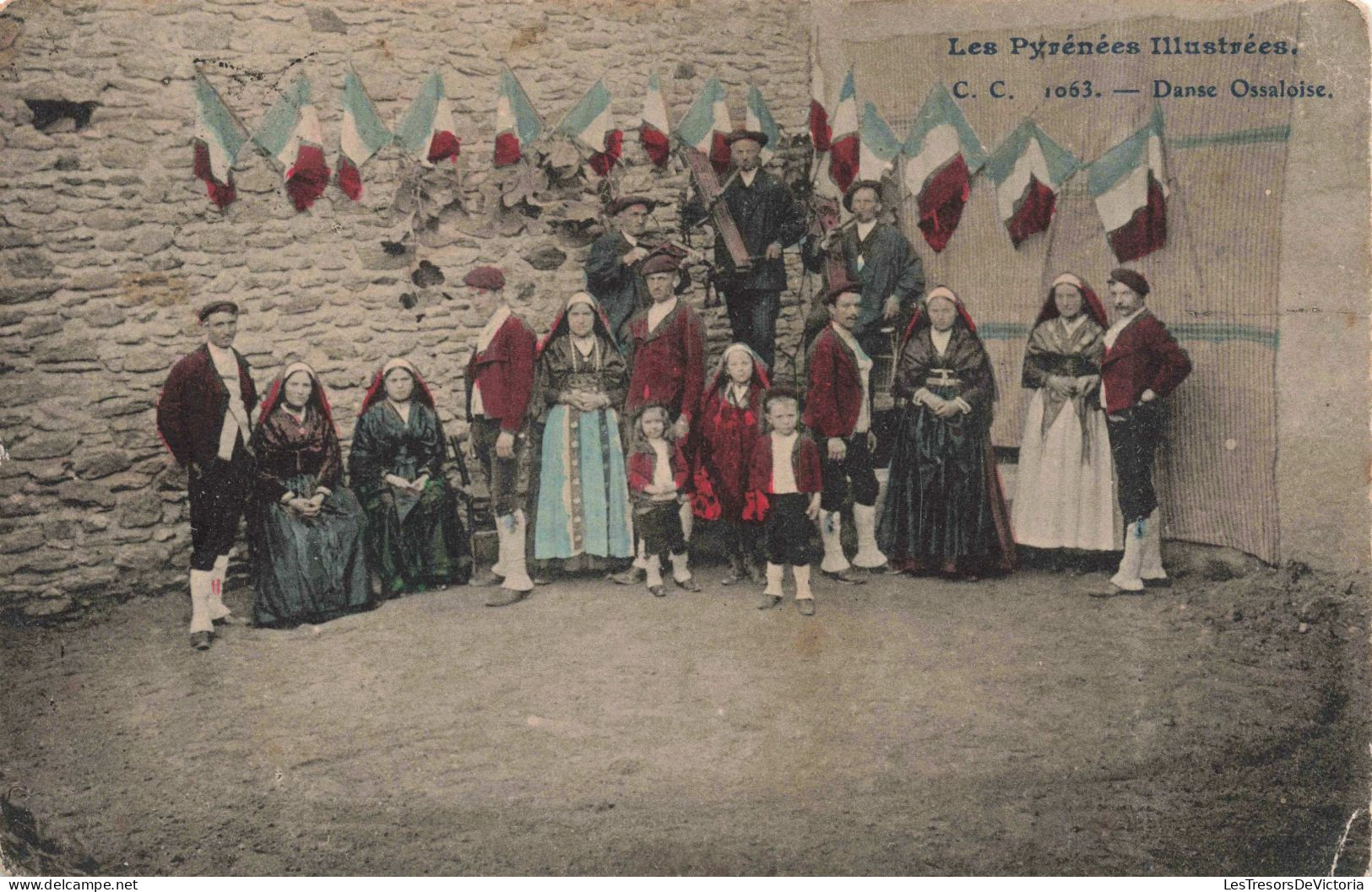 PHOTOGRAPHIE - Danse Ossaloise - Les Pyrénées Illustrées - Colorisé - Carte Postale Ancienne - Fotografie